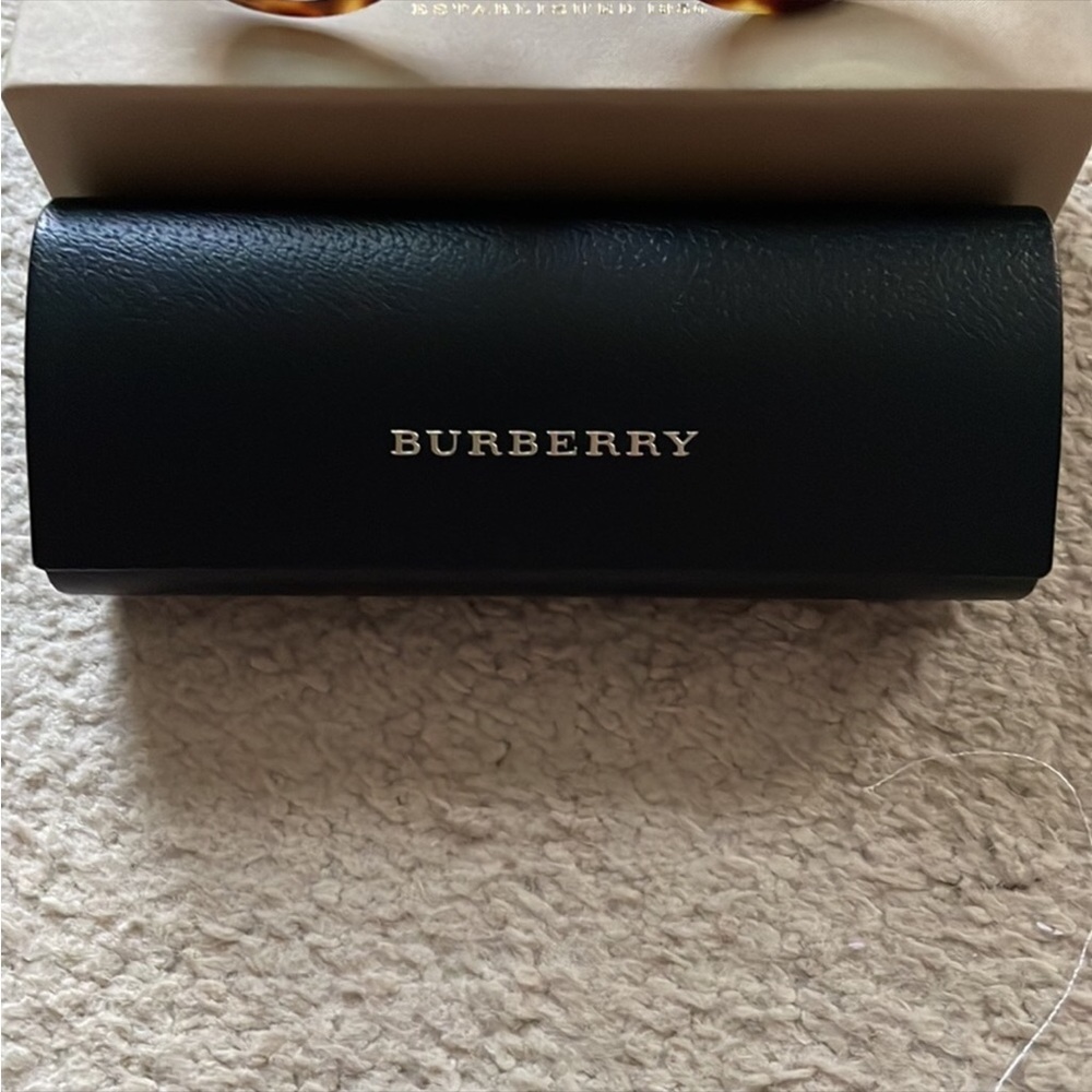 Burberry Sunglasses - Picture 5 of 6